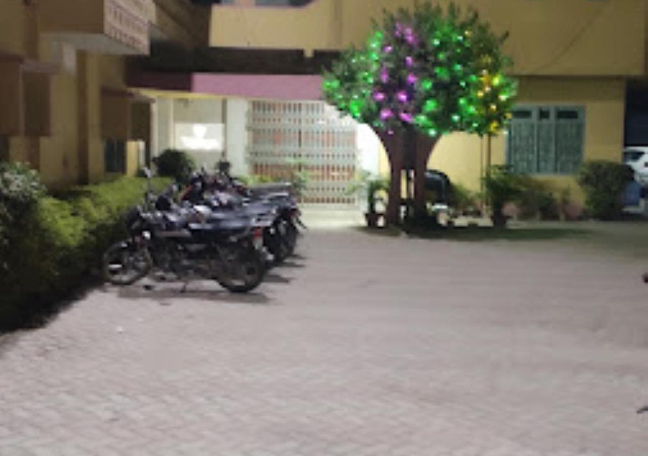 Saharsa Vijieya Hotel Bihar מראה חיצוני תמונה